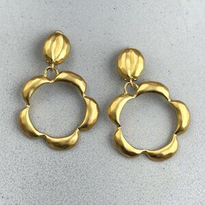 Vintage Doorknocker Flower & Seed Earrings 1970s Gold Tone Metal Floral Clip Ons